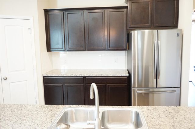 231 Reagor DR, Taylor, TX 76574