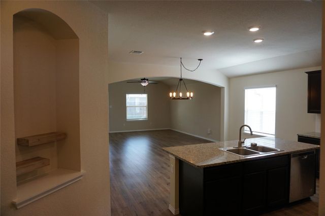 231 Reagor DR, Taylor, TX 76574