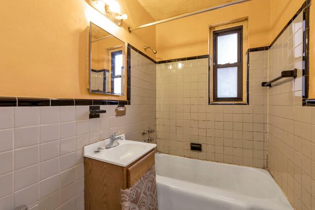 34-30 78th Street 2B, Jackson Heights, NY 11372