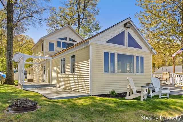 1071 E Hess Lake Drive, Brooks Twp, MI 49327