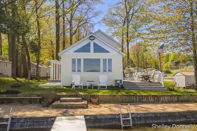 1071 E Hess Lake Drive, Brooks Twp, MI 49327