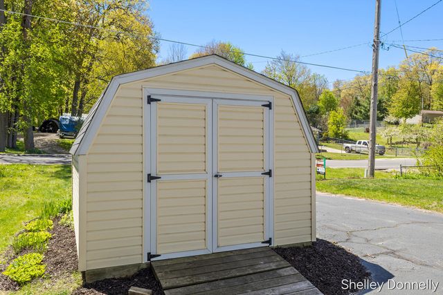 1071 E Hess Lake Drive, Brooks Twp, MI 49327