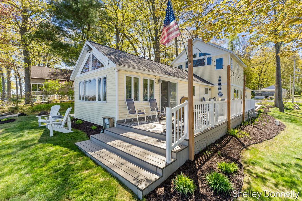 1071 E Hess Lake Drive, Brooks Twp, MI 49327