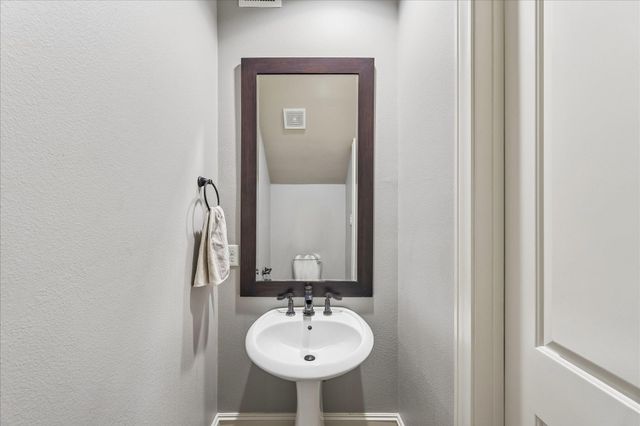 1209 W 22nd Street, Houston, TX 77008