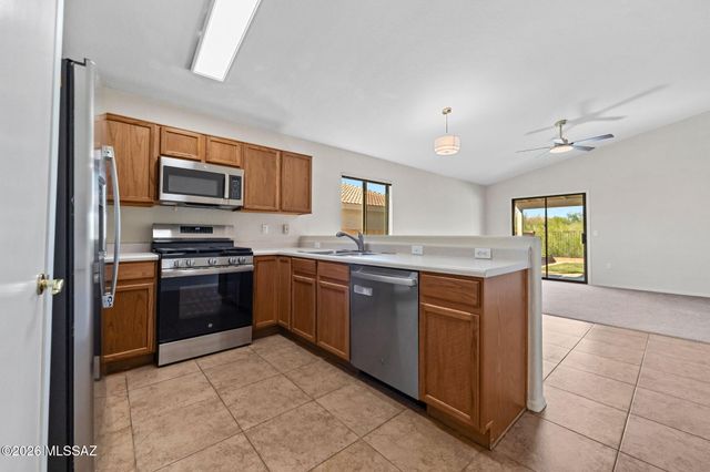 675 S Painted River Way, Vail, AZ 85641