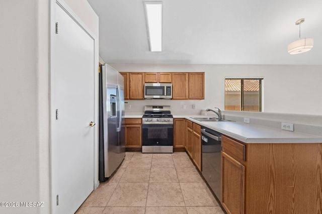 675 S Painted River Way, Vail, AZ 85641