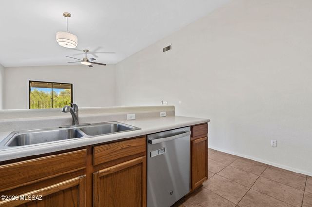 675 S Painted River Way, Vail, AZ 85641