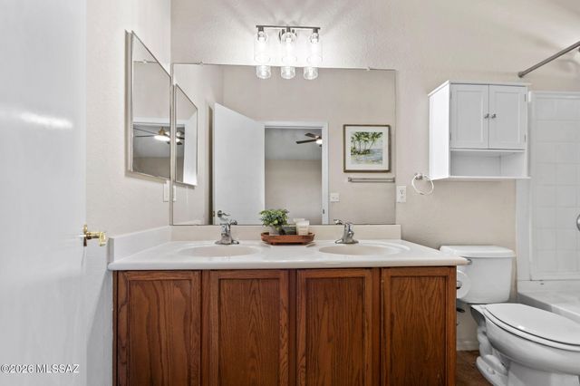 675 S Painted River Way, Vail, AZ 85641