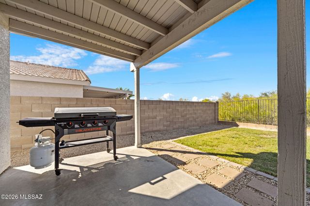 675 S Painted River Way, Vail, AZ 85641