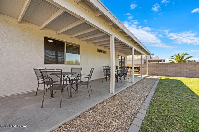 675 S Painted River Way, Vail, AZ 85641