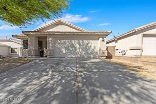 675 S Painted River Way, Vail, AZ 85641
