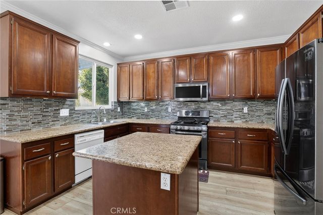 7358 Meade Court, Fontana, CA 92336