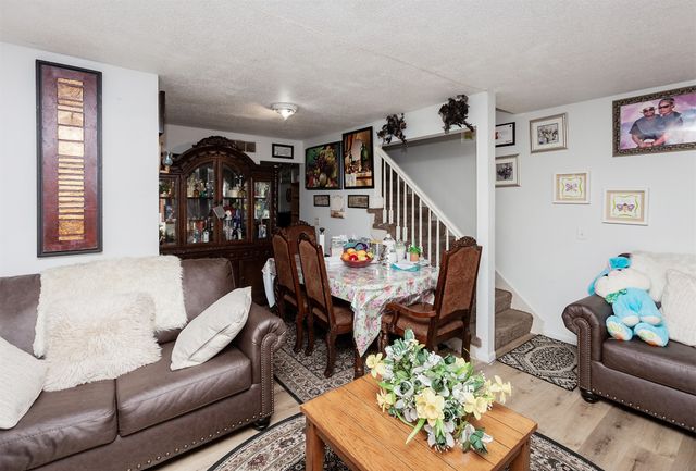 1211 Sampson Street, Des Moines, IA 50316