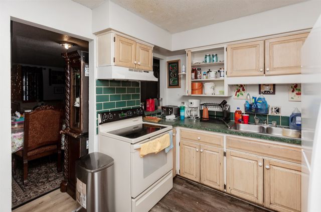 1211 Sampson Street, Des Moines, IA 50316