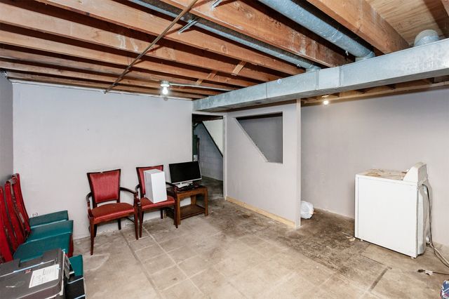 1211 Sampson Street, Des Moines, IA 50316