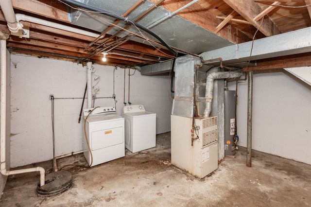 1211 Sampson Street, Des Moines, IA 50316