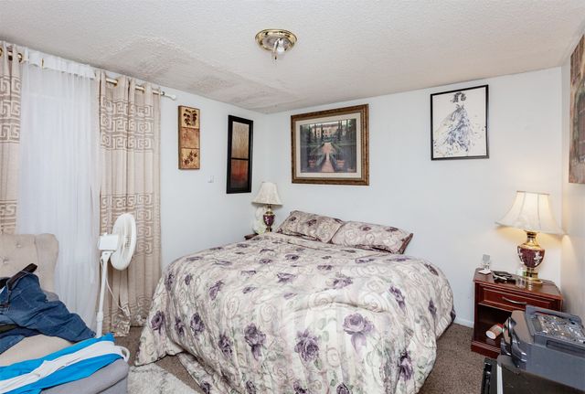 1211 Sampson Street, Des Moines, IA 50316