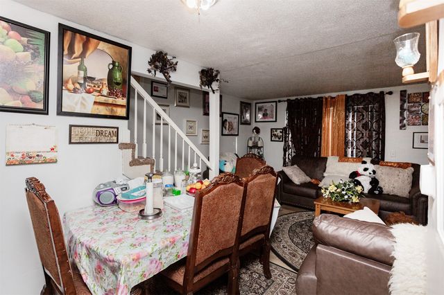 1211 Sampson Street, Des Moines, IA 50316