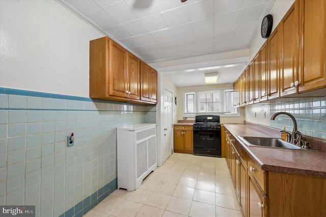 10 MARLBOROUGH RD, Upper Darby, PA 19082