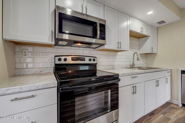 4917 DUNDEE Road, Jacksonville, FL 32210