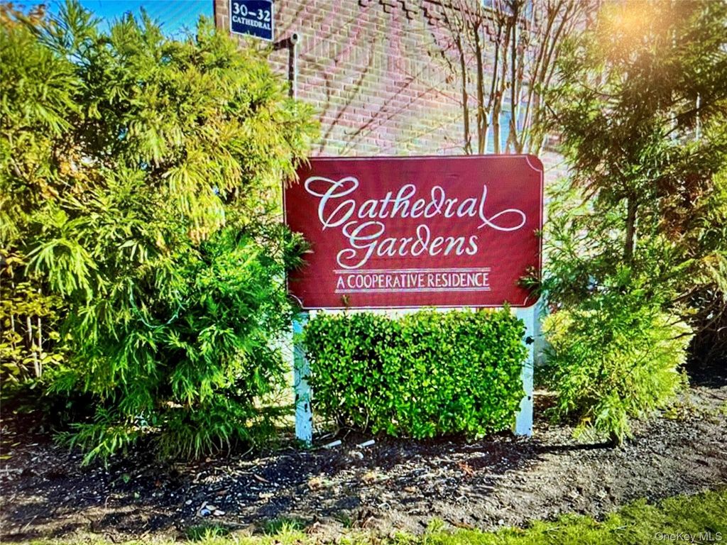 34 Cathedral Avenue 2E, Hempstead, NY 11550 — exterior