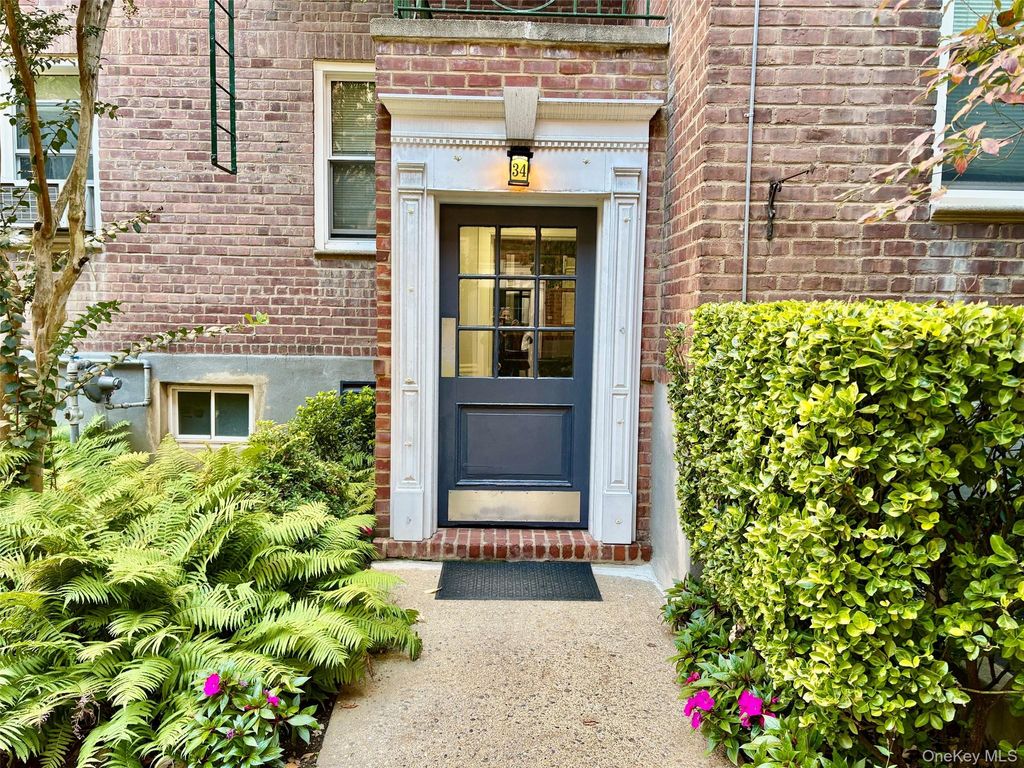 34 Cathedral Avenue 2E, Hempstead, NY 11550 — photo 5