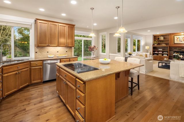 27548 SE 28th Court, Sammamish, WA 98075