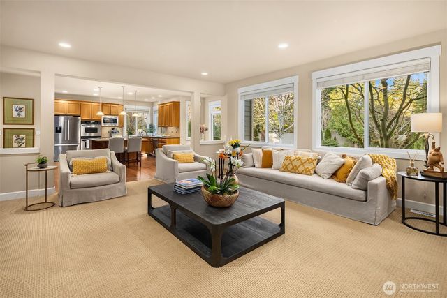 27548 SE 28th Court, Sammamish, WA 98075