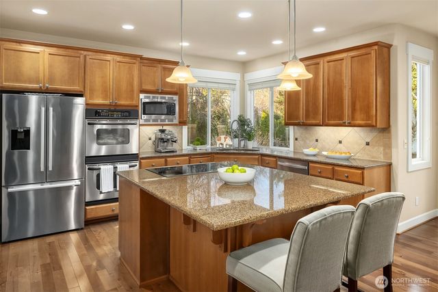 27548 SE 28th Court, Sammamish, WA 98075