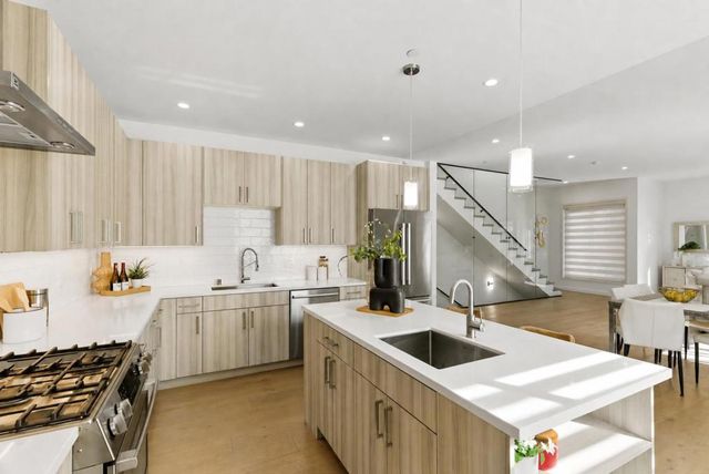 914 woodside, Redwood City, CA 94061