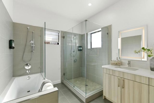 914 woodside, Redwood City, CA 94061