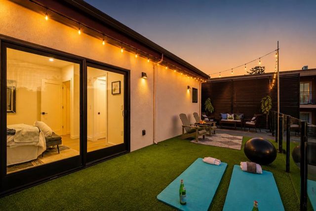914 woodside, Redwood City, CA 94061