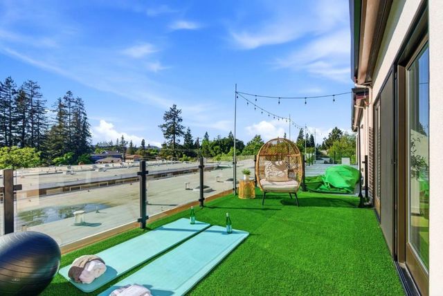 914 woodside, Redwood City, CA 94061