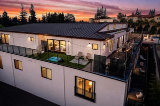 914 woodside, Redwood City, CA 94061