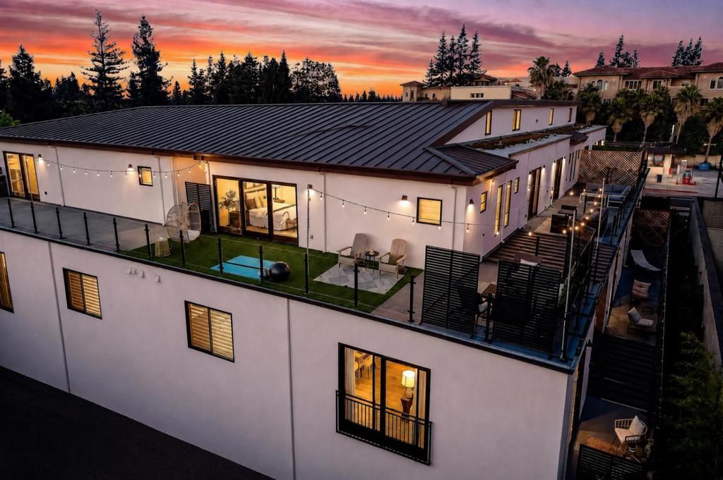 914 woodside, Redwood City, CA 94061