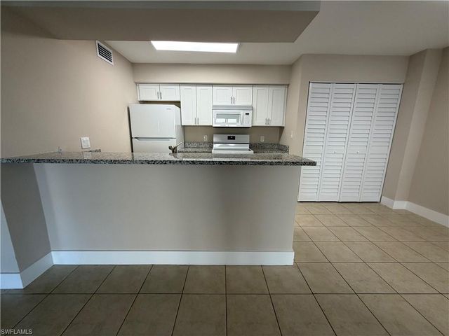 5317 Summerlin RD 1702, Fort Myers, FL 33919