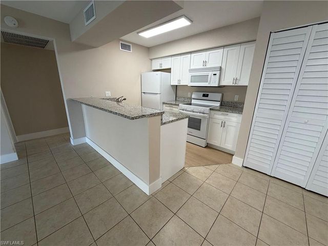 5317 Summerlin RD 1702, Fort Myers, FL 33919