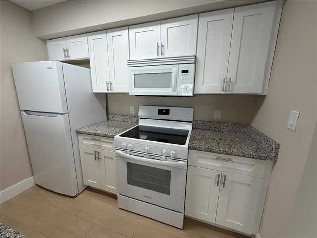 5317 Summerlin RD 1702, Fort Myers, FL 33919