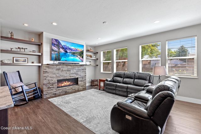 838 N GOVERNMENT WAY, Coeur D'alene, ID 83814