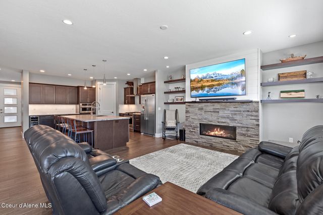 838 N GOVERNMENT WAY, Coeur D'alene, ID 83814
