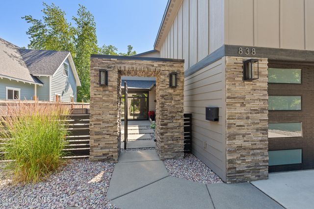 838 N GOVERNMENT WAY, Coeur D'alene, ID 83814