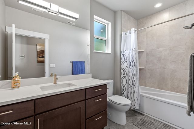 838 N GOVERNMENT WAY, Coeur D'alene, ID 83814
