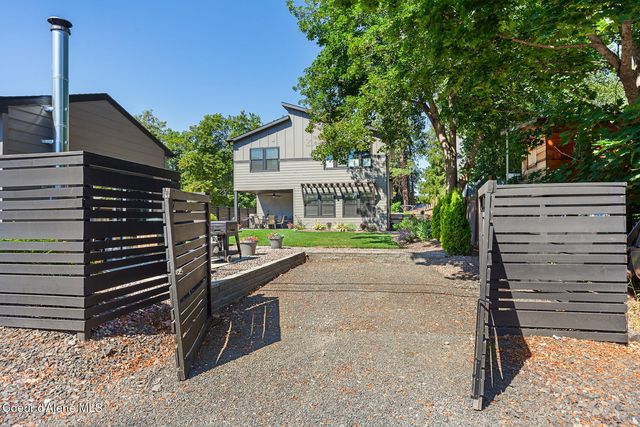 838 N GOVERNMENT WAY, Coeur D'alene, ID 83814
