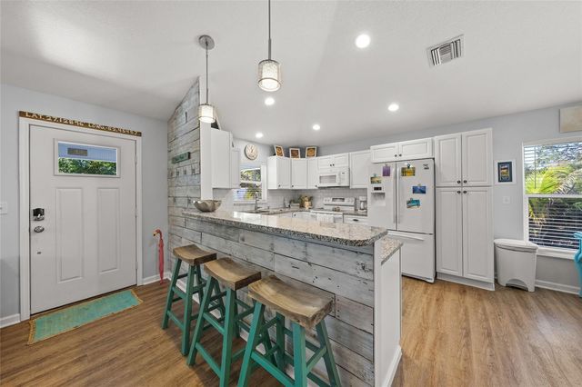 116 AVENIDA LA PALMA, Nokomis, FL 34275