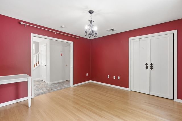 47 Noyes Road, Londonderry, NH 03053