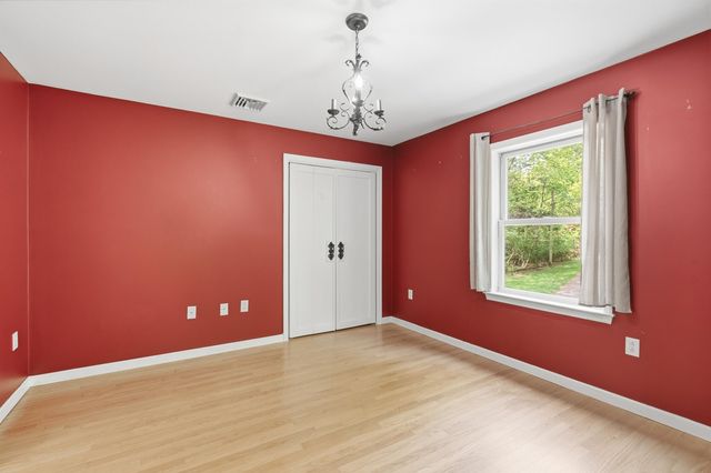 47 Noyes Road, Londonderry, NH 03053