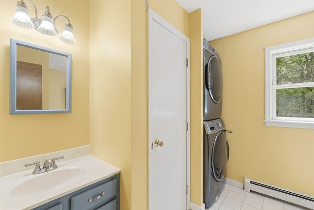 47 Noyes Road, Londonderry, NH 03053
