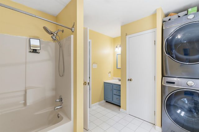 47 Noyes Road, Londonderry, NH 03053