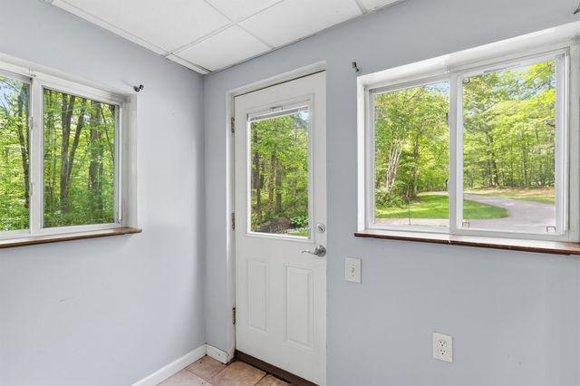 47 Noyes Road, Londonderry, NH 03053