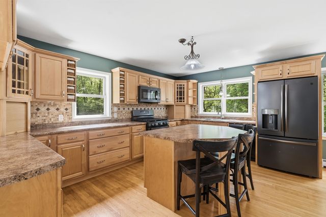 47 Noyes Road, Londonderry, NH 03053